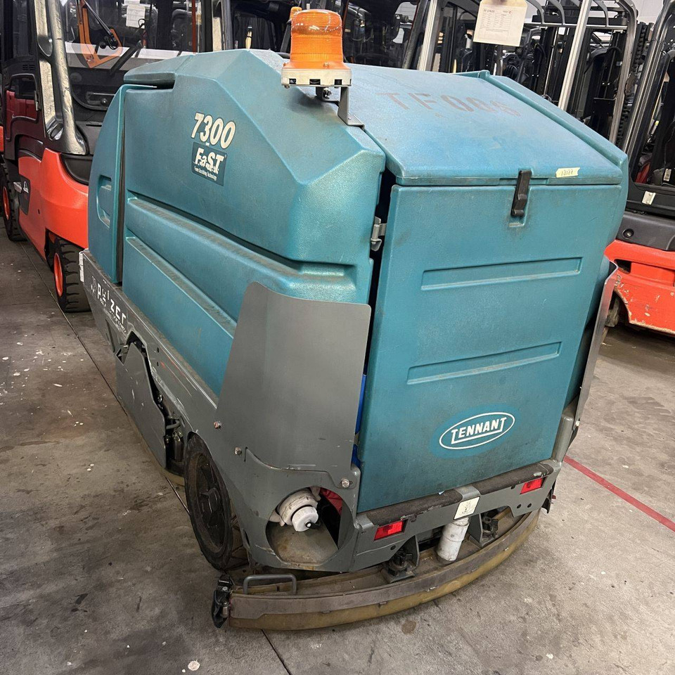 Tennant 7300 Fast - Lavasciuga pavimenti industriale: foto 1 Tennant 7300 Fast - Lavasciuga pavimenti industriale: foto 1