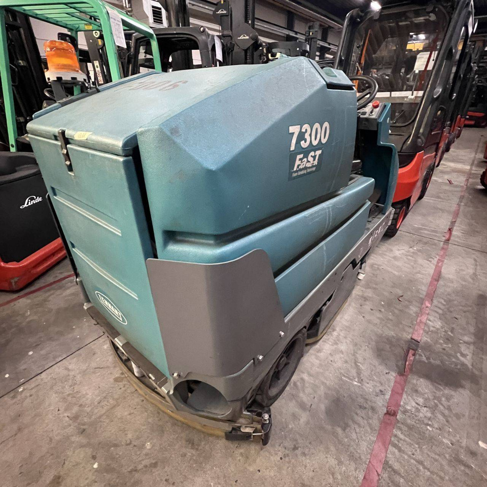 Tennant 7300 Fast - Lavasciuga pavimenti industriale: foto 2 Tennant 7300 Fast - Lavasciuga pavimenti industriale: foto 2
