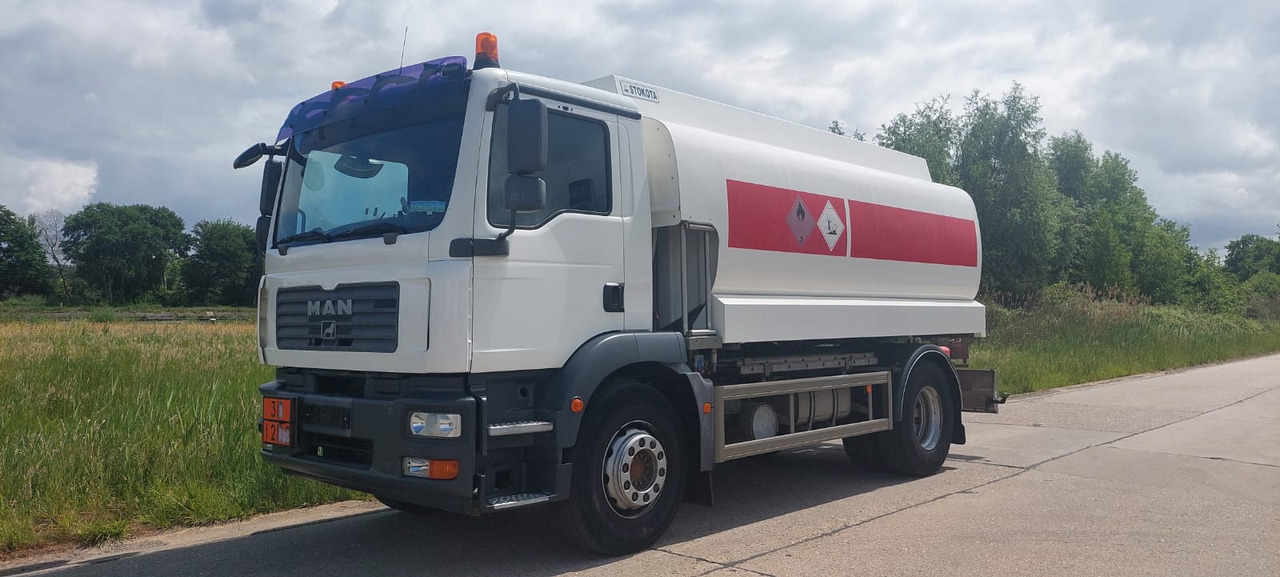 MAN - Camion cisterna: foto 1 MAN - Camion cisterna: foto 1