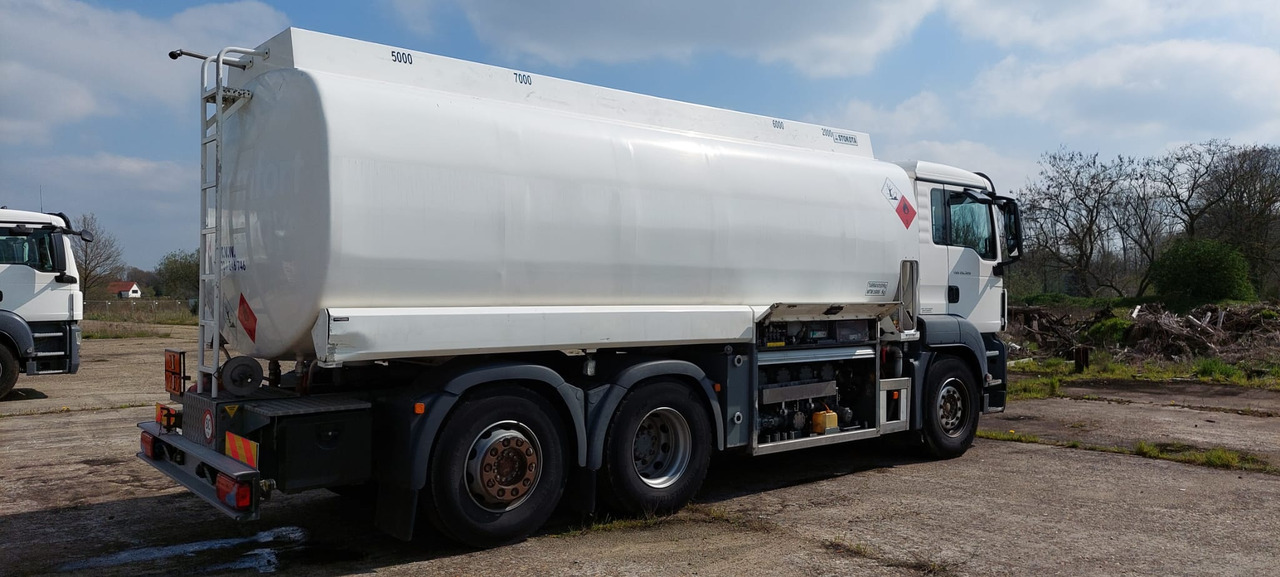 Camion cisterna per il trasporto di carburanti MAN TGS (lot of 4): foto 11 Camion cisterna per il trasporto di carburanti MAN TGS (lot of 4): foto 11