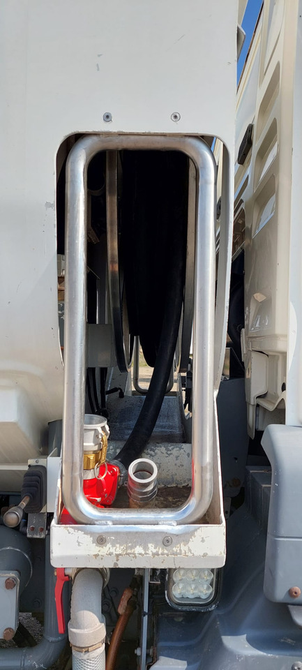 Camion cisterna per il trasporto di carburanti MAN TGS (lot of 4): foto 16 Camion cisterna per il trasporto di carburanti MAN TGS (lot of 4): foto 16