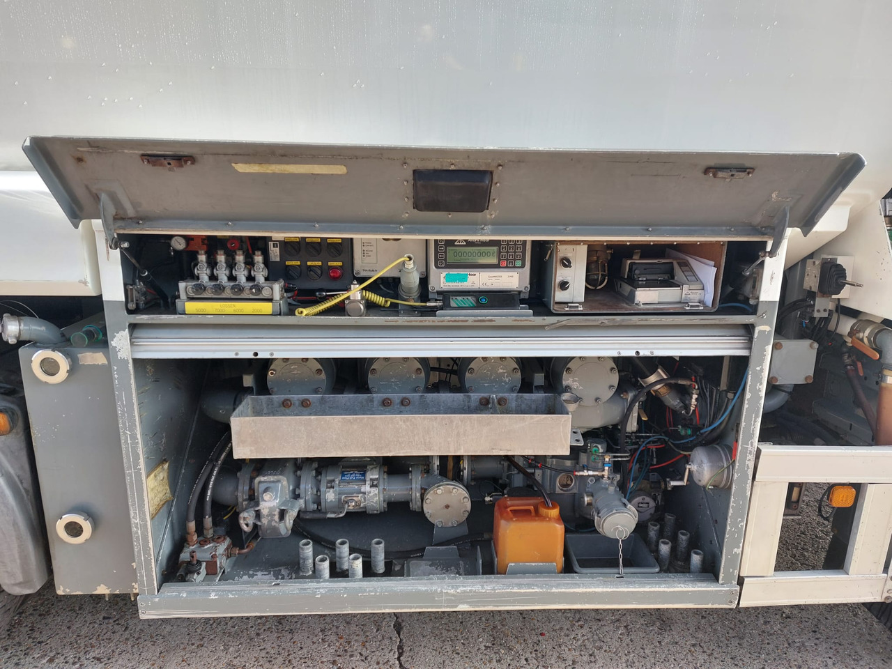 Camion cisterna per il trasporto di carburanti MAN TGS (lot of 4): foto 38 Camion cisterna per il trasporto di carburanti MAN TGS (lot of 4): foto 38