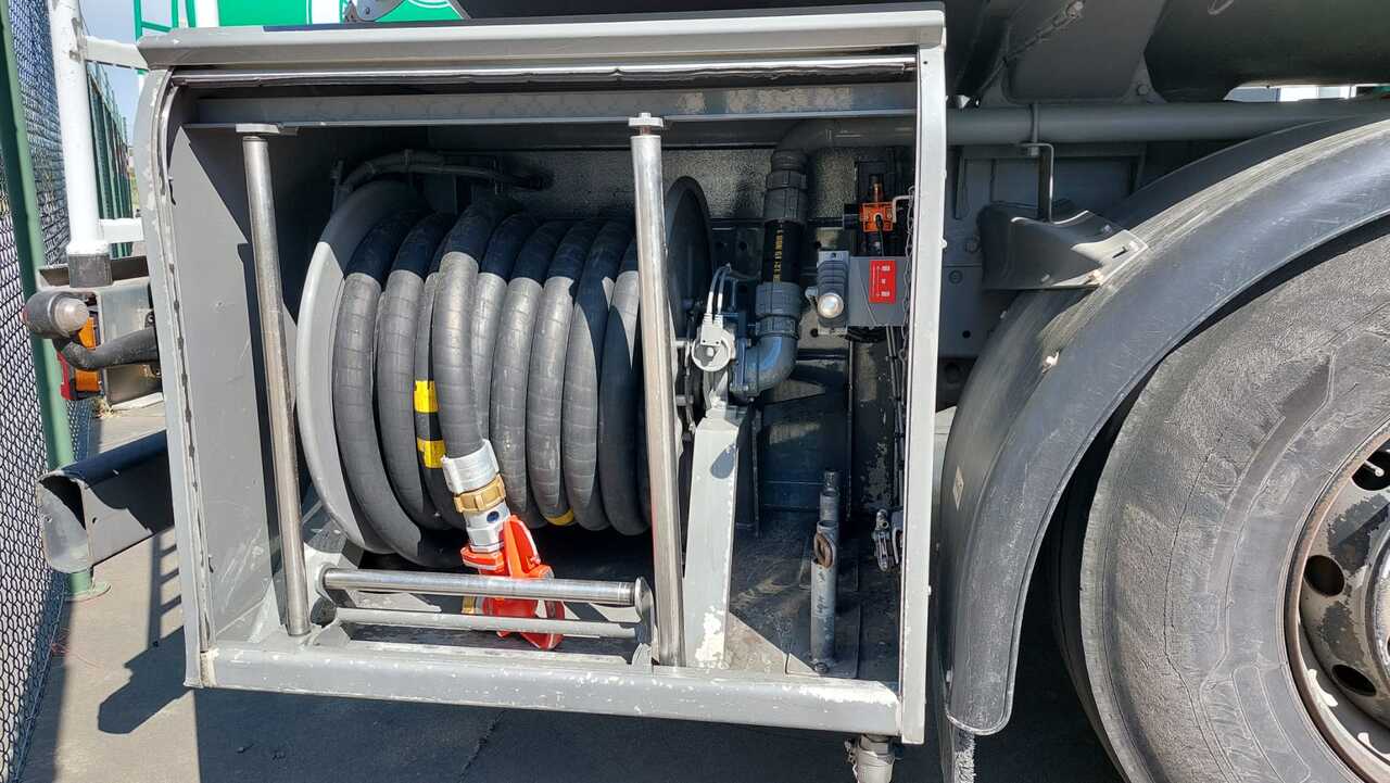 MERCEDES ACTROS - Camion cisterna: foto 4 MERCEDES ACTROS - Camion cisterna: foto 4