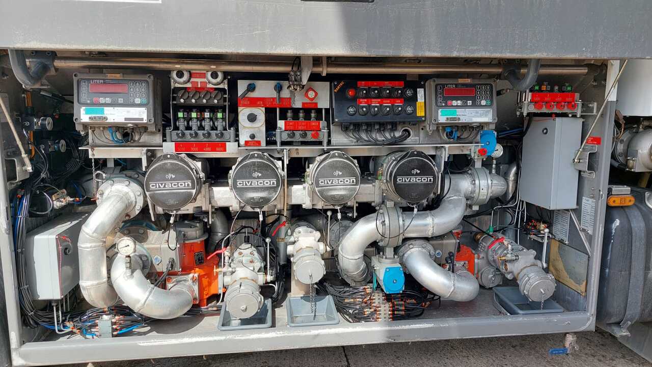 MERCEDES ACTROS - Camion cisterna: foto 3 MERCEDES ACTROS - Camion cisterna: foto 3