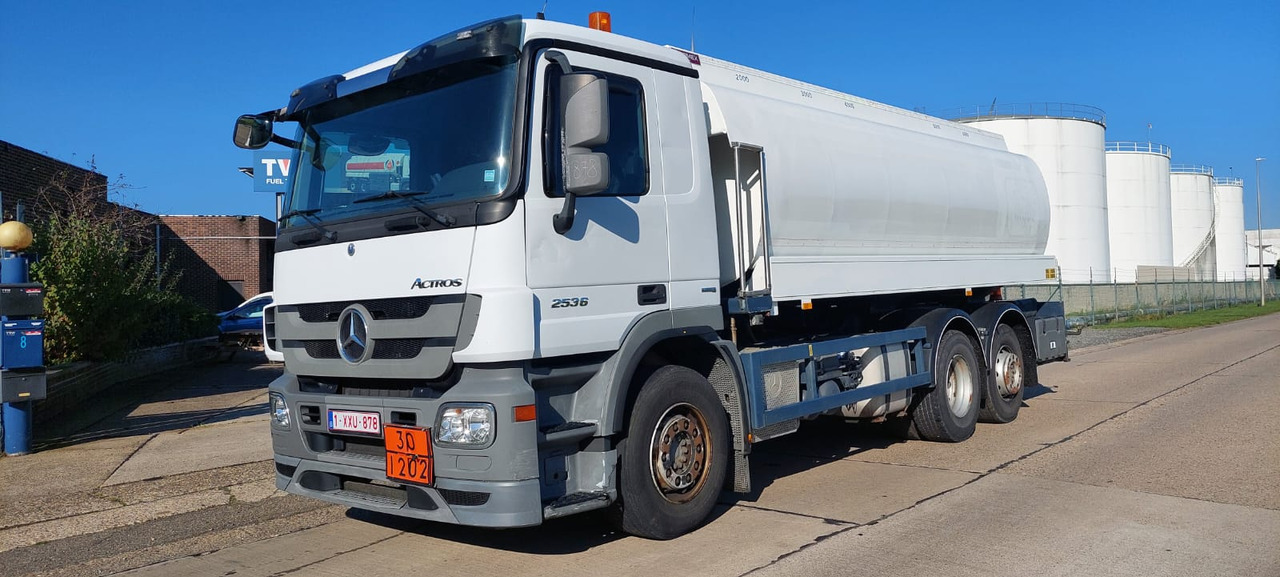 MERCEDES Actros - Camion cisterna: foto 1 MERCEDES Actros - Camion cisterna: foto 1