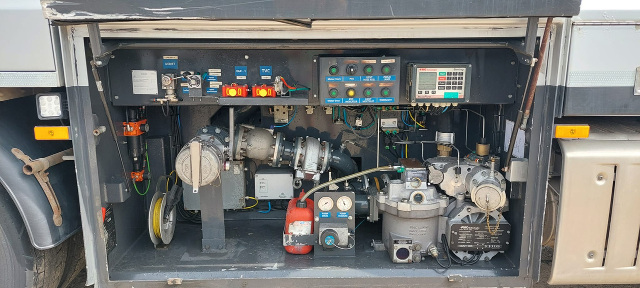 Camion cisterna MERCEDES Antos: foto 14 Camion cisterna MERCEDES Antos: foto 14