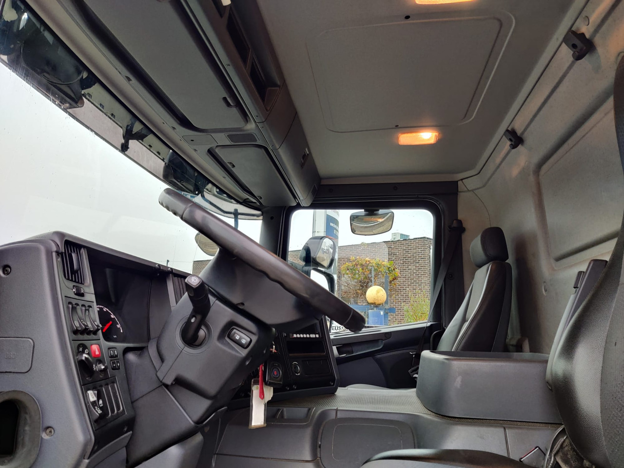 SCANIA P400 - Camion cisterna: foto 3 SCANIA P400 - Camion cisterna: foto 3