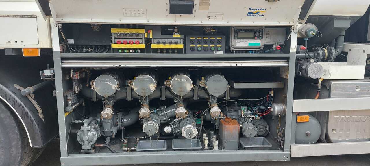 Camion cisterna VOLVO FM: foto 14