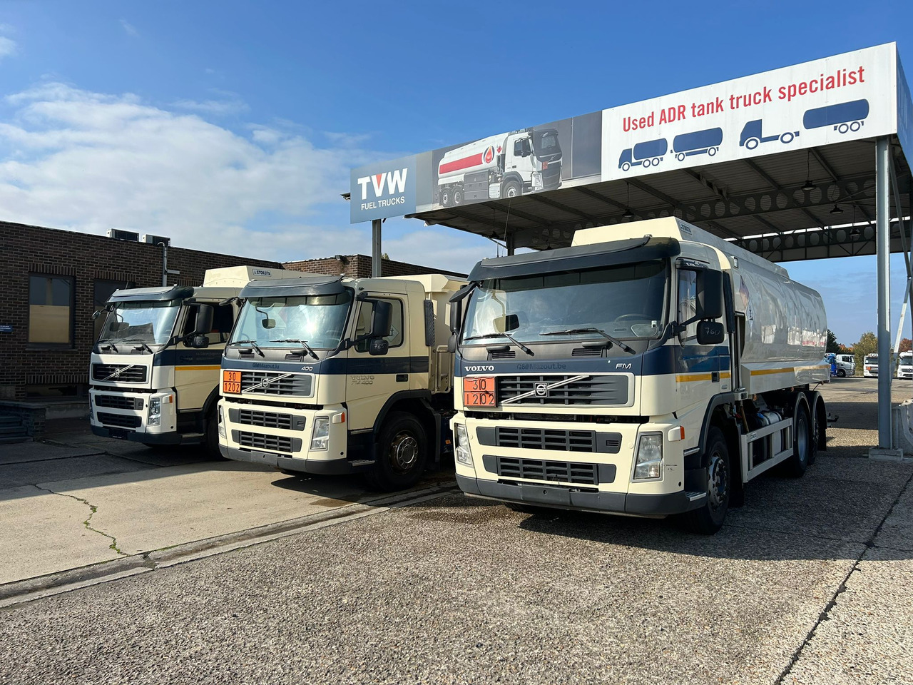 VOLVO FM (lot of 3) - Camion cisterna: foto 1 VOLVO FM (lot of 3) - Camion cisterna: foto 1