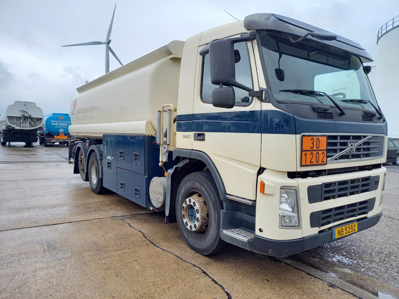 VOLVO FM (lot of 3) - Camion cisterna: foto 3 VOLVO FM (lot of 3) - Camion cisterna: foto 3