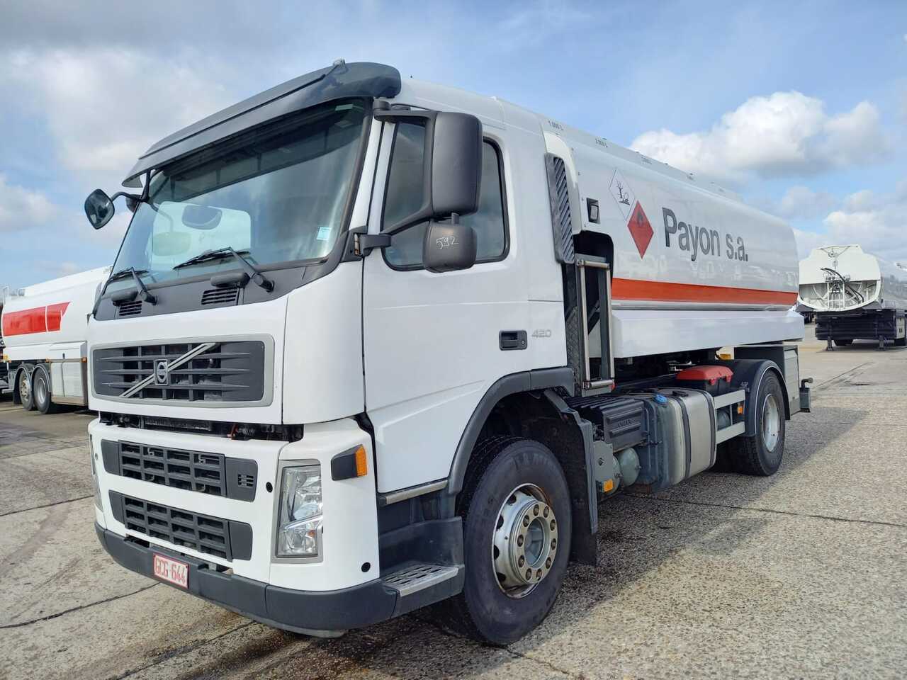 Volvo FMFH - Camion cisterna: foto 1 Volvo FMFH - Camion cisterna: foto 1