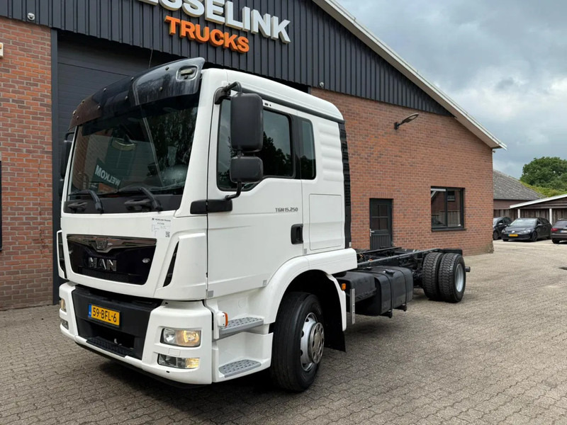 MAN TGM TGM 15.250 4X2 Chassis, Airco, 526.460 KM, Slaapcabine - Autocarro telaio: foto 1 MAN TGM TGM 15.250 4X2 Chassis, Airco, 526.460 KM, Slaapcabine - Autocarro telaio: foto 1