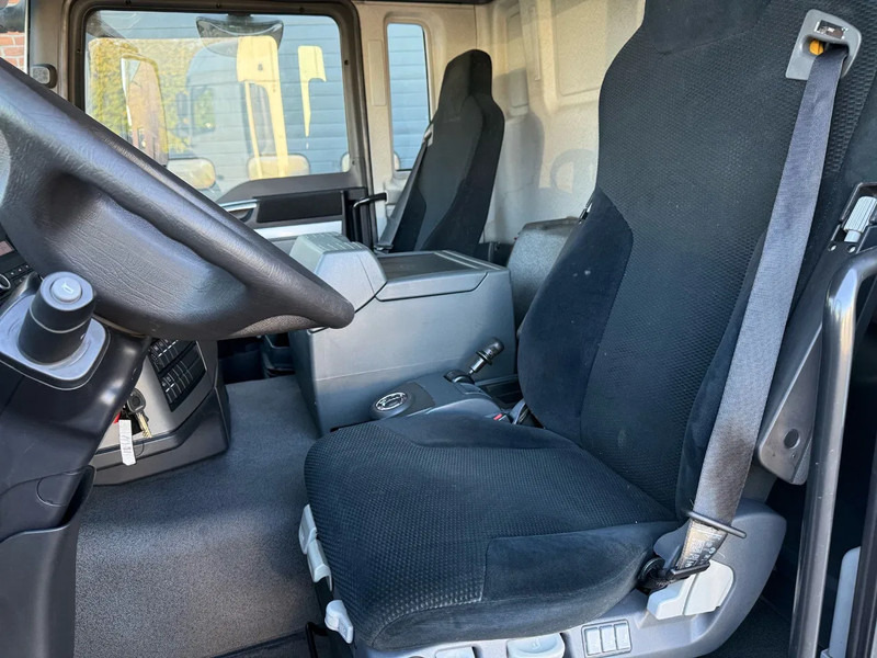 MAN TGS 26.320 EEV Koffer Stuuras 2.500KG LBW 199.050KM! NL TRUCK - Autocarro furgonato: foto 5 MAN TGS 26.320 EEV Koffer Stuuras 2.500KG LBW 199.050KM! NL TRUCK - Autocarro furgonato: foto 5