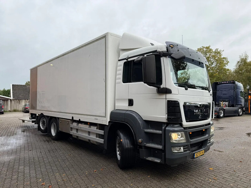 MAN TGS 26.320 Koffer Stuuras AHK 2.500KG LBW 319.460KM! NL Truck - Autocarro furgonato: foto 2 MAN TGS 26.320 Koffer Stuuras AHK 2.500KG LBW 319.460KM! NL Truck - Autocarro furgonato: foto 2