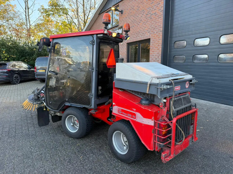 Nimos DM-Trac 205 OKB-70- Onkruidborstelmachine Werktuigendrager 4X Hydraulische functie - Spazzatrice industriale: foto 3 Nimos DM-Trac 205 OKB-70- Onkruidborstelmachine Werktuigendrager 4X Hydraulische functie - Spazzatrice industriale: foto 3