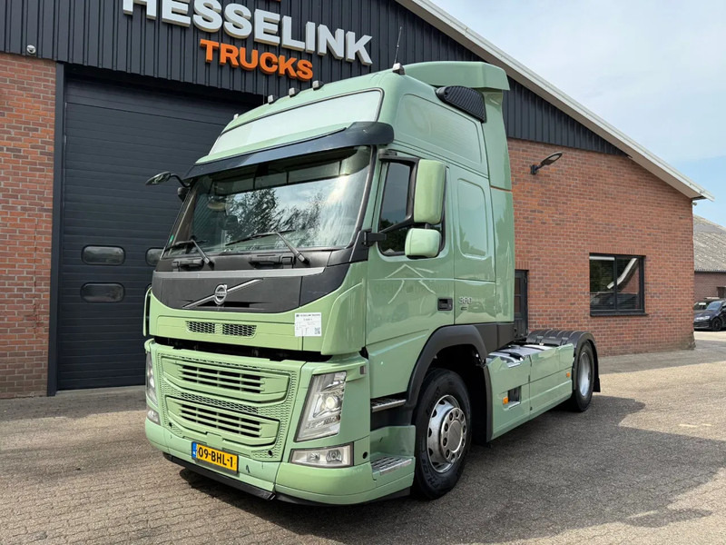 Volvo FM 370 Globetrotter XL Xenon Side skirts NL Truck - Trattore stradale: foto 1 Volvo FM 370 Globetrotter XL Xenon Side skirts NL Truck - Trattore stradale: foto 1