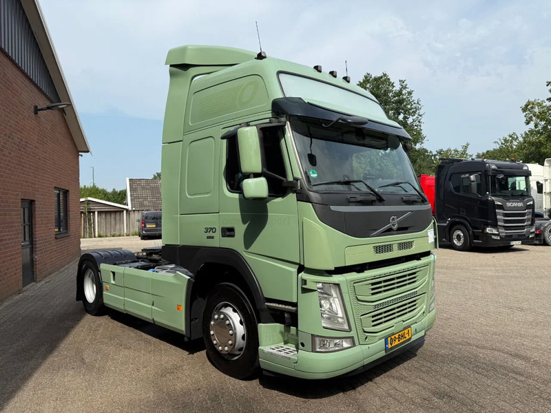 Volvo FM 370 Globetrotter XL Xenon Side skirts NL Truck - Trattore stradale: foto 2 Volvo FM 370 Globetrotter XL Xenon Side skirts NL Truck - Trattore stradale: foto 2
