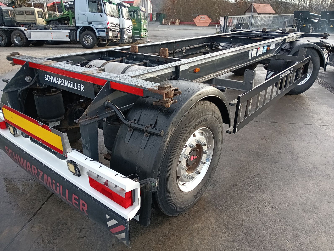 Schwarzmüller 2-A BDF 1,22/1,32 ALCOA Alufelgen ADR 120tkm TÜV Schwarzmüller 2-A BDF 1,22/1,32 ALCOA Alufelgen ADR 120tkm TÜV - Rimorchio portacontainer/ Caisse interchangeable: foto 3 Schwarzmüller 2-A BDF 1,22/1,32 ALCOA Alufelgen ADR 120tkm TÜV Schwarzmüller 2-A BDF 1,22/1,32 ALCOA Alufelgen ADR 120tkm TÜV - Rimorchio portacontainer/ Caisse interchangeable: foto 3