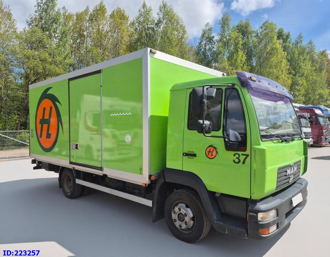 MAN LE 8.150 Manual 139tkm ONLY - Autocarro furgonato: foto 4 MAN LE 8.150 Manual 139tkm ONLY - Autocarro furgonato: foto 4