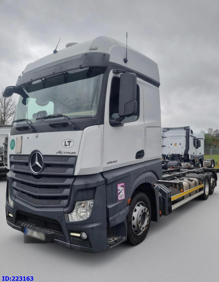 MERCEDES-BENZ Actros 2542 BDF 6x2 Euro6 - Autocarro telaio: foto 2 MERCEDES-BENZ Actros 2542 BDF 6x2 Euro6 - Autocarro telaio: foto 2