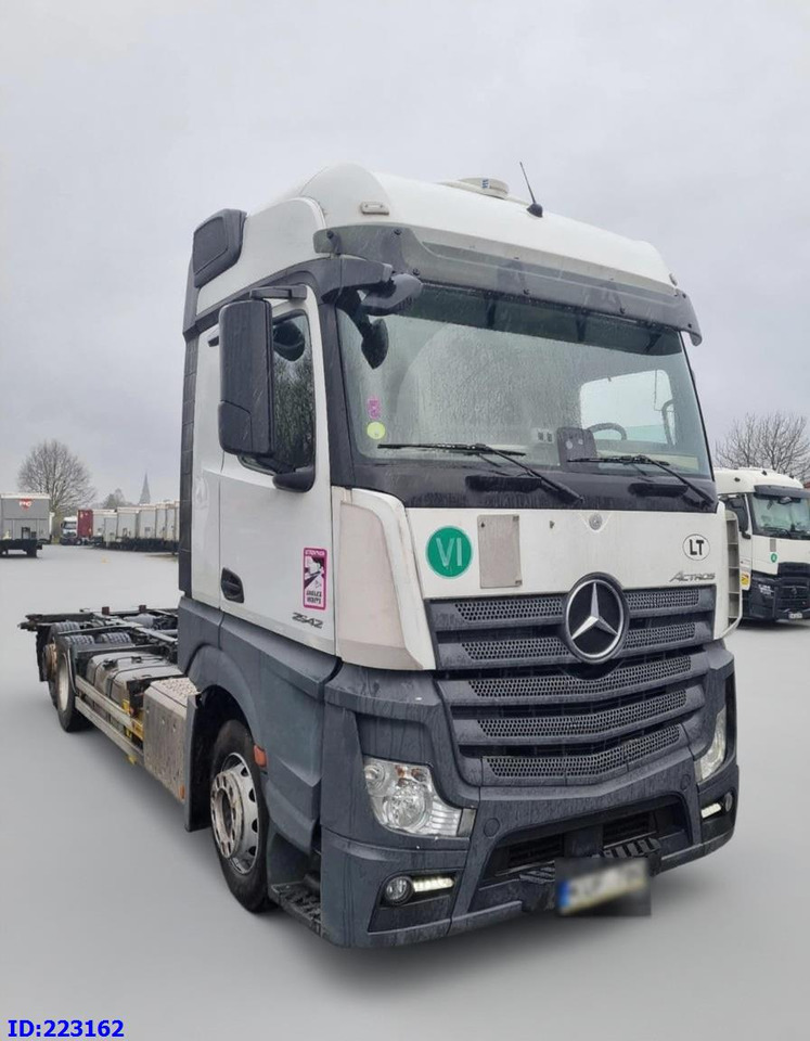 MERCEDES-BENZ Actros 2542 BDF 6x2 Euro6 - Autocarro telaio: foto 2 MERCEDES-BENZ Actros 2542 BDF 6x2 Euro6 - Autocarro telaio: foto 2