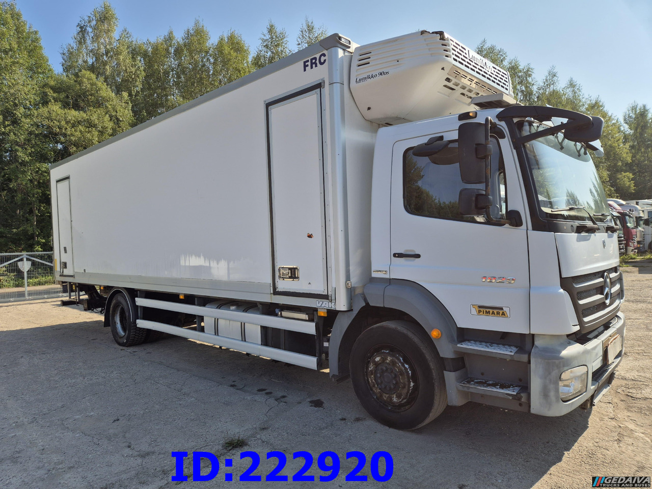 MERCEDES-BENZ Axor 1829 Manual + Tail lift - Autocarro frigorifero: foto 4 MERCEDES-BENZ Axor 1829 Manual + Tail lift - Autocarro frigorifero: foto 4