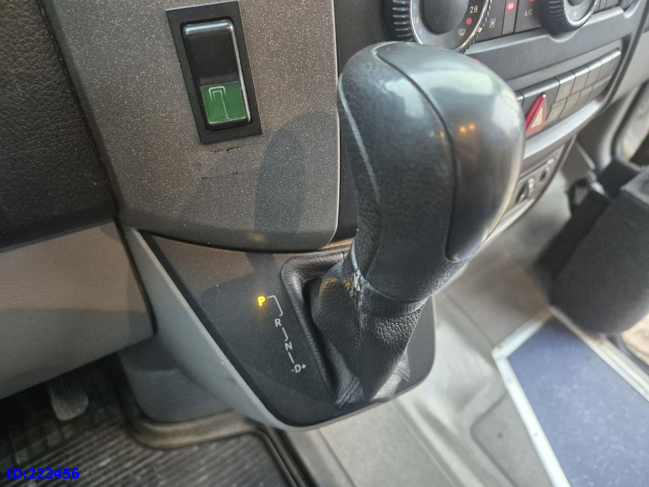 Pullman MERCEDES-BENZ Sprinter 515 - VIP -20 places: foto 13