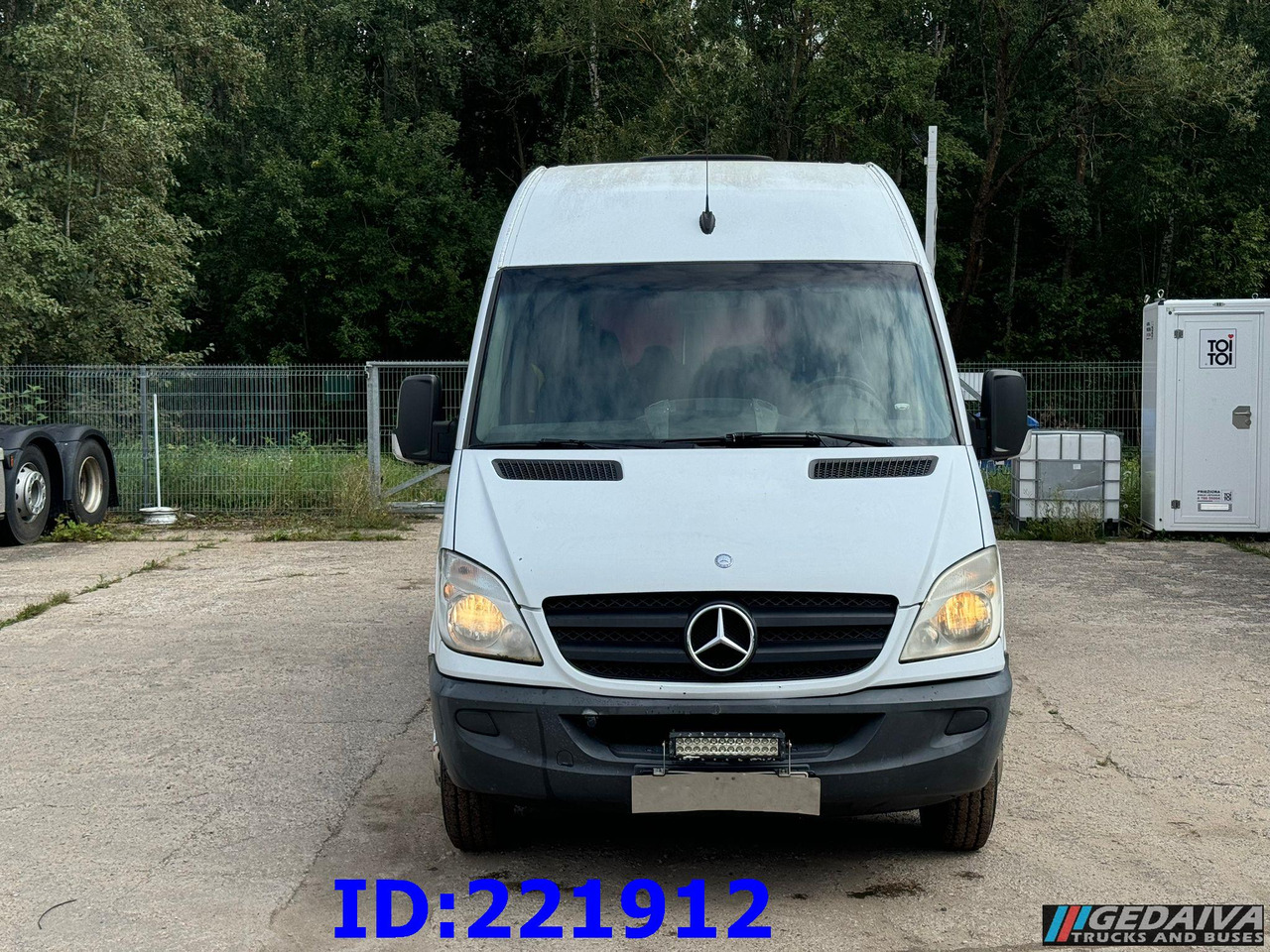 MERCEDES-BENZ Sprinter 518 VIP 17-Place - Pullman: foto 2 MERCEDES-BENZ Sprinter 518 VIP 17-Place - Pullman: foto 2