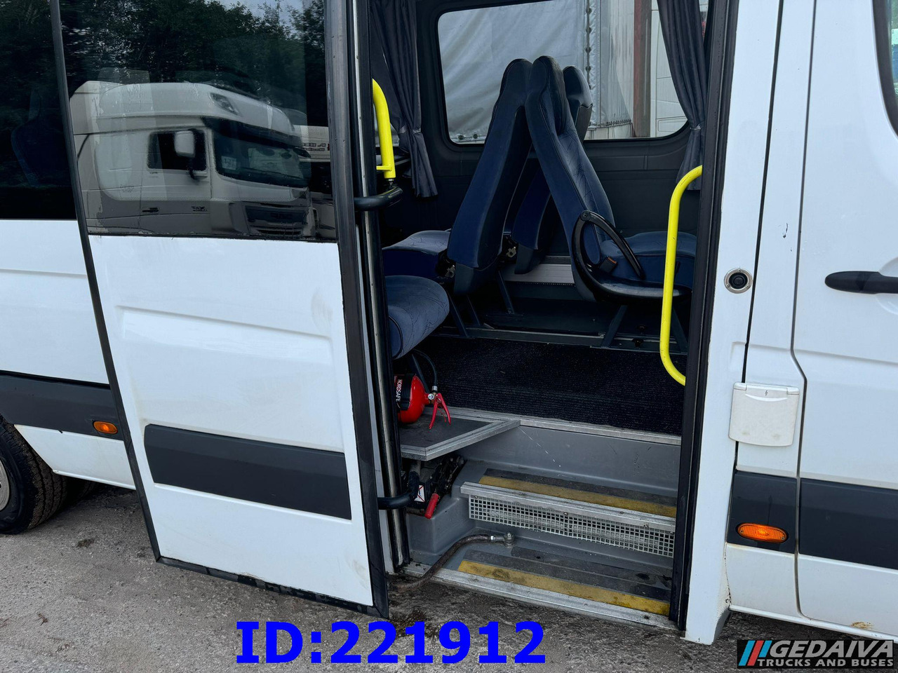 MERCEDES-BENZ Sprinter 518 VIP 17-Place - Pullman: foto 5 MERCEDES-BENZ Sprinter 518 VIP 17-Place - Pullman: foto 5
