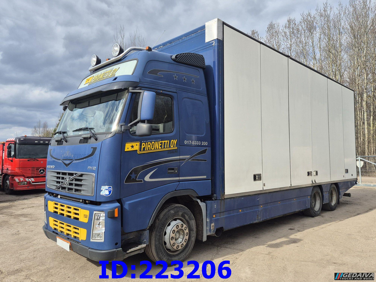 VOLVO FH12 420HP 6x2 - Autocarro cella isotermica: foto 1 VOLVO FH12 420HP 6x2 - Autocarro cella isotermica: foto 1