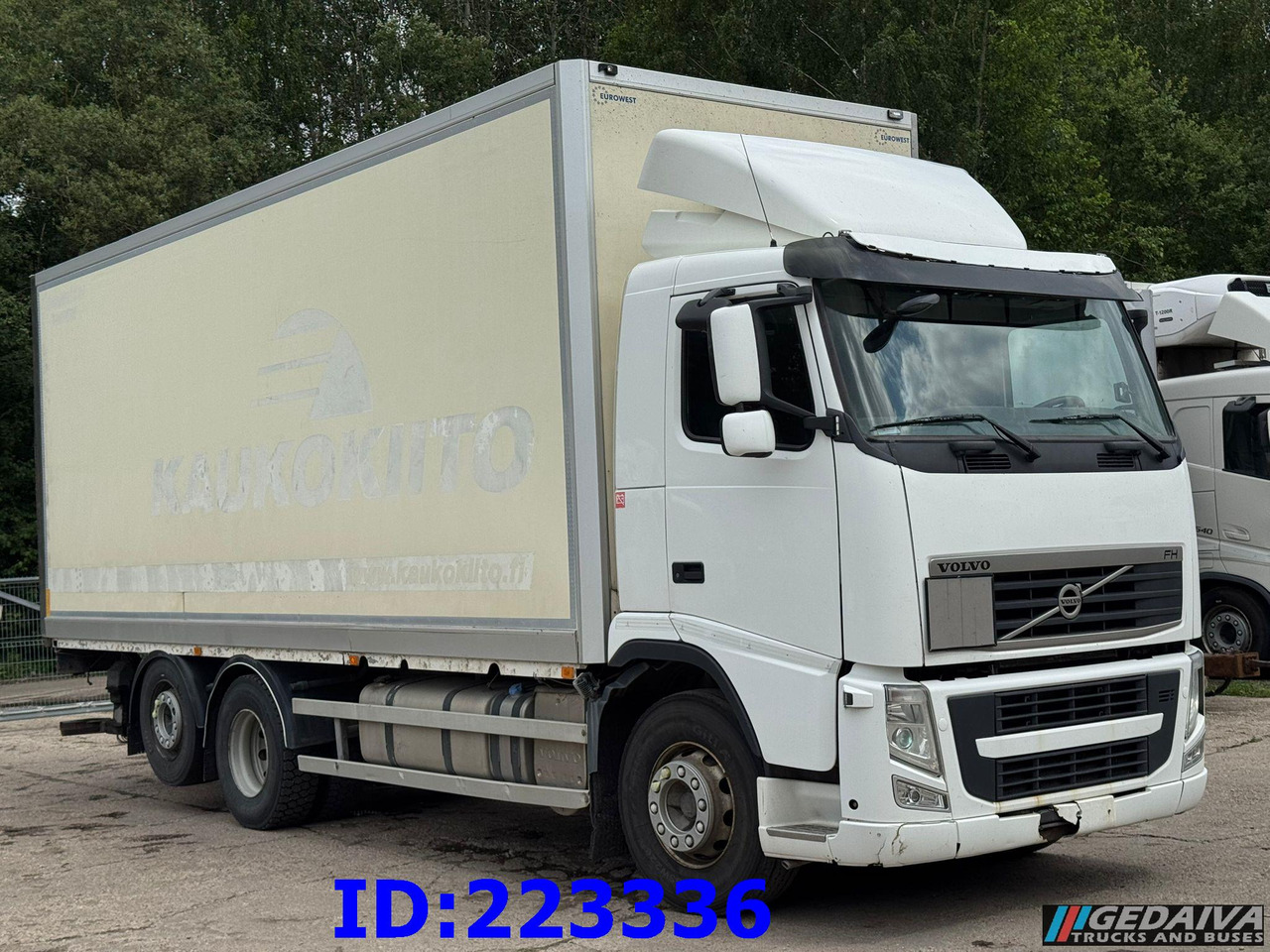 VOLVO FH13 460HP 6x2 OPEN SIDE BOX - Autocarro furgonato: foto 3 VOLVO FH13 460HP 6x2 OPEN SIDE BOX - Autocarro furgonato: foto 3