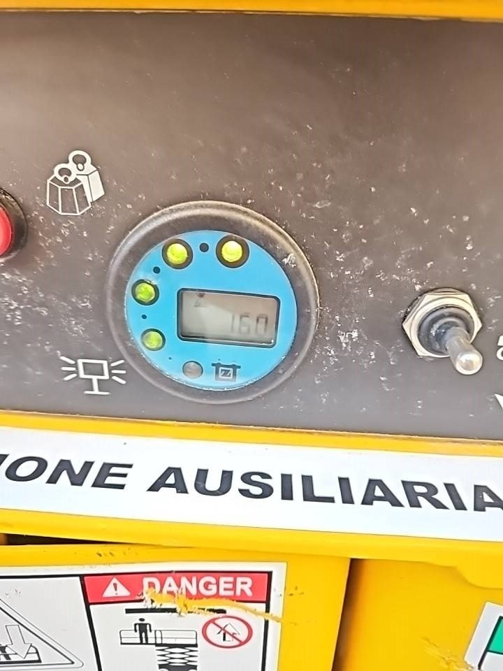 Haulotte Compact 10 N - Piattaforma a pantografo: foto 4 Haulotte Compact 10 N - Piattaforma a pantografo: foto 4