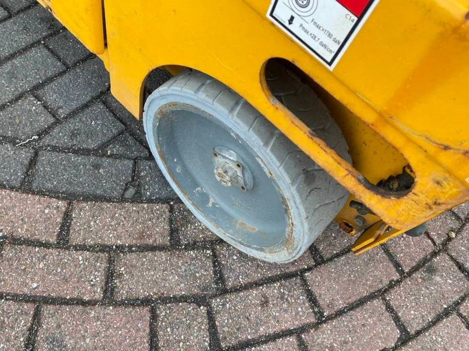 Leasing di Haulotte Compact 14  Haulotte Compact 14: foto 6 Leasing di Haulotte Compact 14  Haulotte Compact 14: foto 6