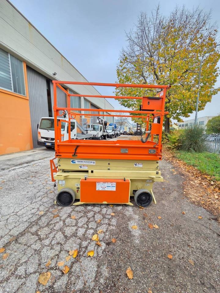 JLG 6 RS - Piattaforma a pantografo: foto 1 JLG 6 RS - Piattaforma a pantografo: foto 1