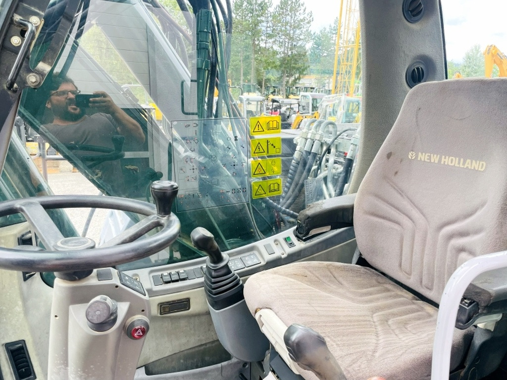 New Holland MH Plus (4054) - Escavatore gommato: foto 5 New Holland MH Plus (4054) - Escavatore gommato: foto 5