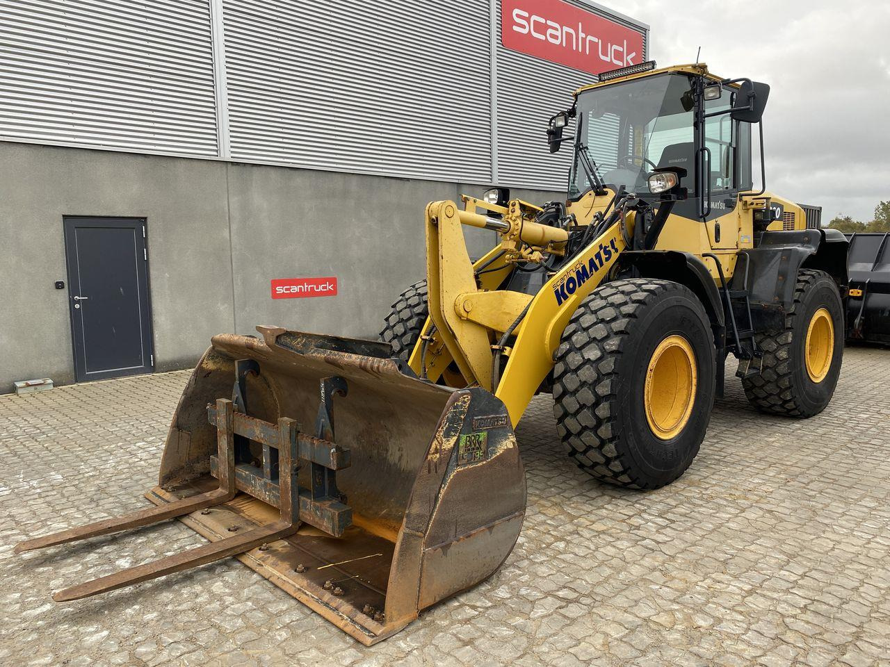 Komatsu WA200-7 - Pala gommata: foto 1 Komatsu WA200-7 - Pala gommata: foto 1