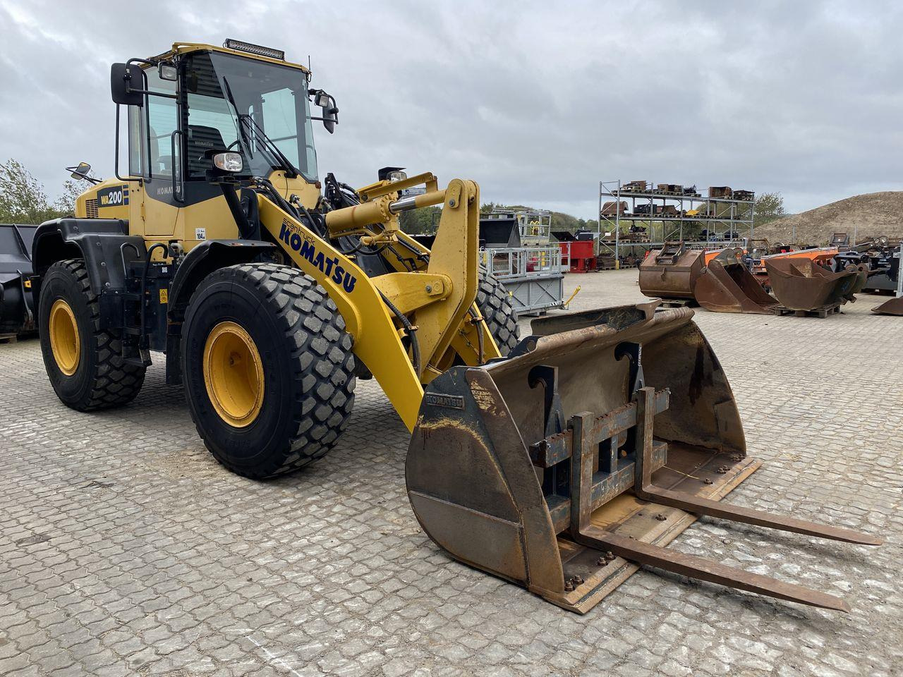 Komatsu WA200-7 - Pala gommata: foto 5 Komatsu WA200-7 - Pala gommata: foto 5