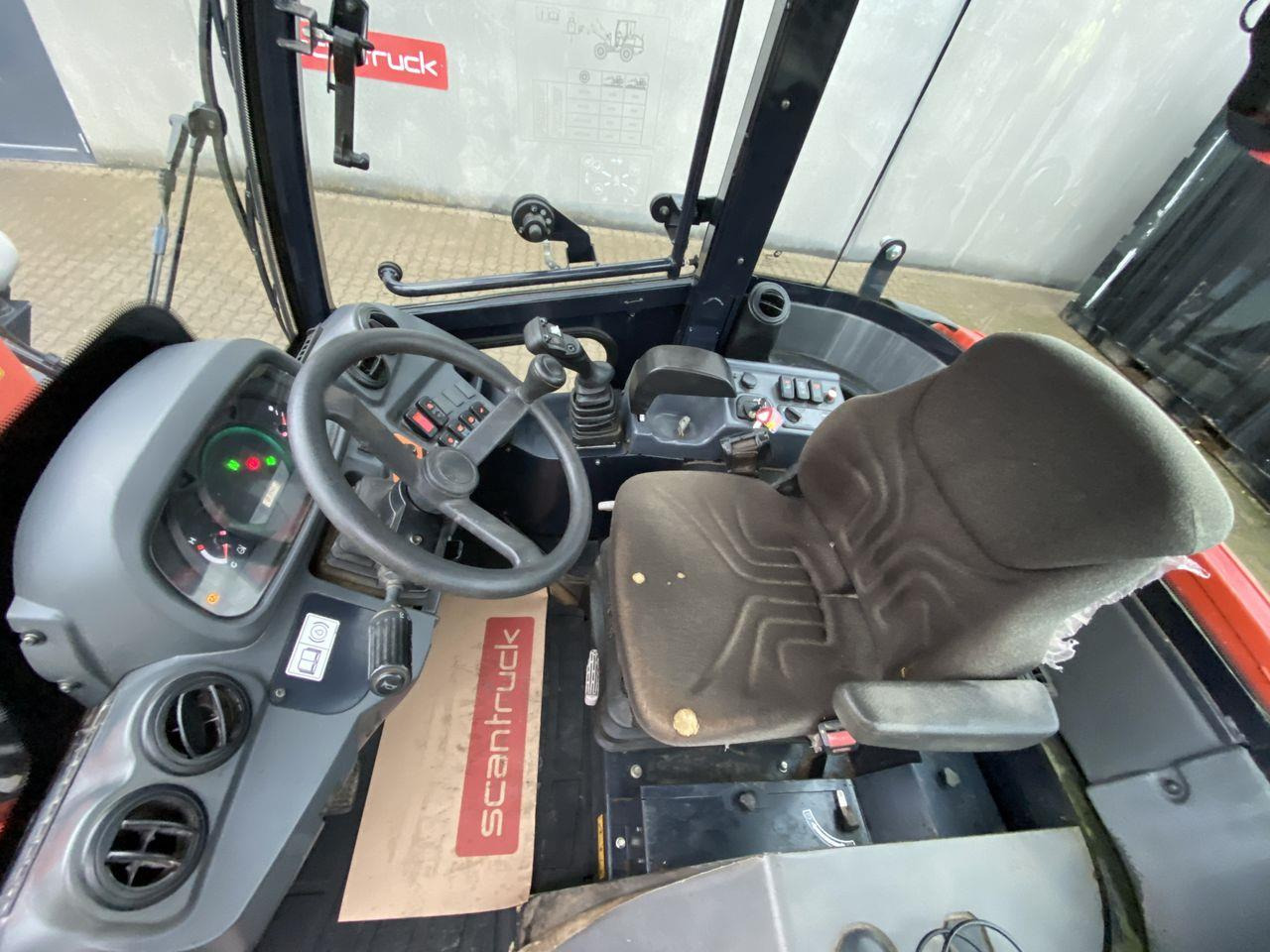 Kubota R082 - Pala articolata: foto 3 Kubota R082 - Pala articolata: foto 3