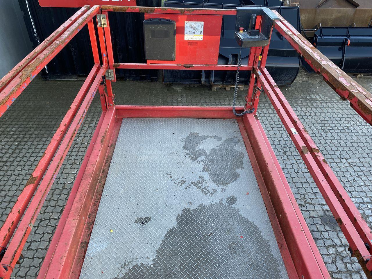 Manitou 140SC - Piattaforma a pantografo: foto 3 Manitou 140SC - Piattaforma a pantografo: foto 3