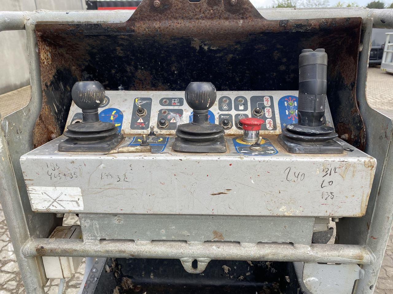 Manitou 200ATJ RC - Piattaforma articolata: foto 3 Manitou 200ATJ RC - Piattaforma articolata: foto 3