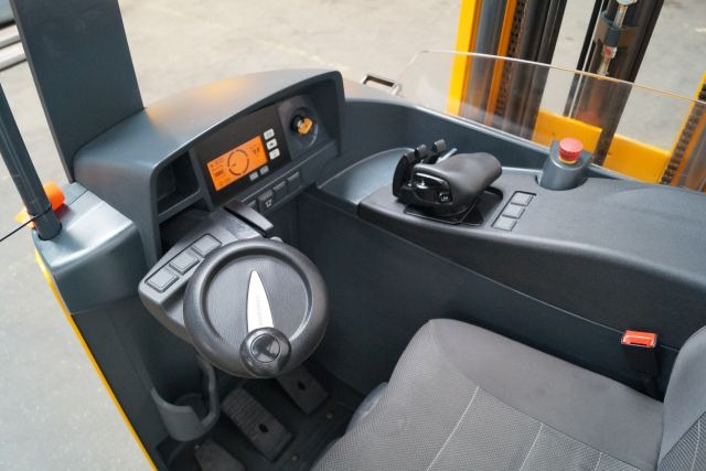 Jungheinrich ETV112 - Carrello retrattile: foto 3 Jungheinrich ETV112 - Carrello retrattile: foto 3