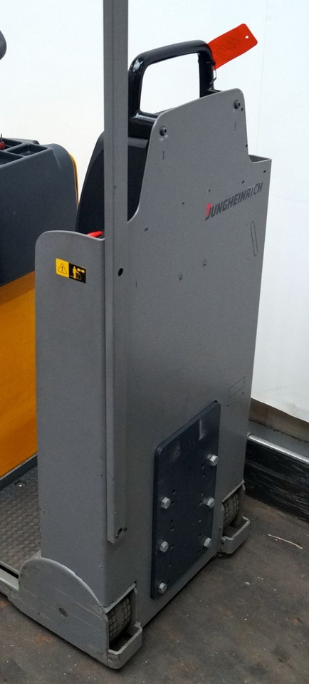 Jungheinrich EZS130 - Trattore elettrico: foto 4 Jungheinrich EZS130 - Trattore elettrico: foto 4