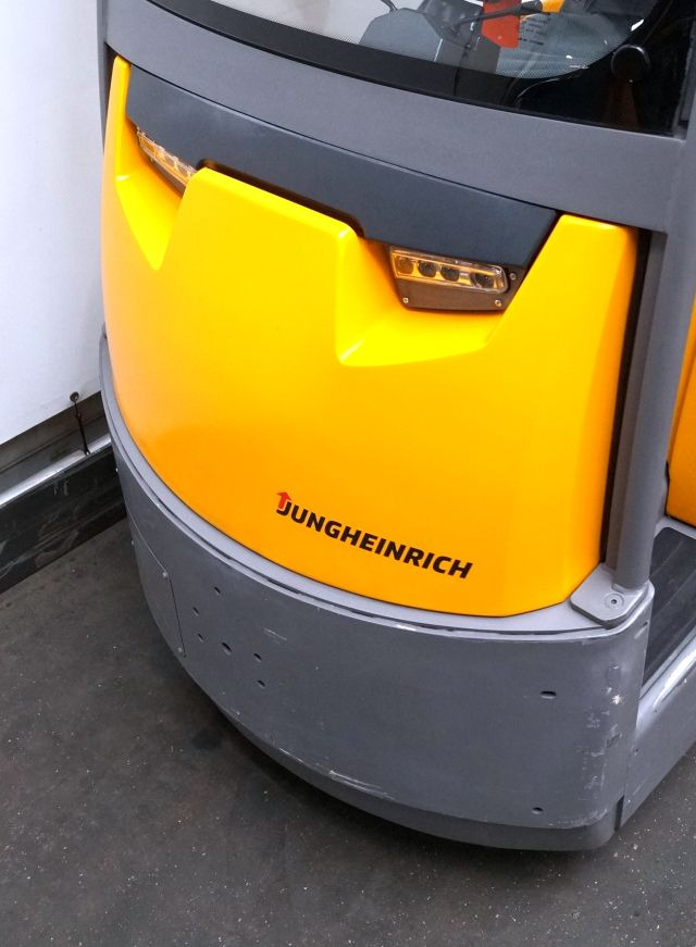 Jungheinrich EZS570 - Trattore elettrico: foto 3 Jungheinrich EZS570 - Trattore elettrico: foto 3