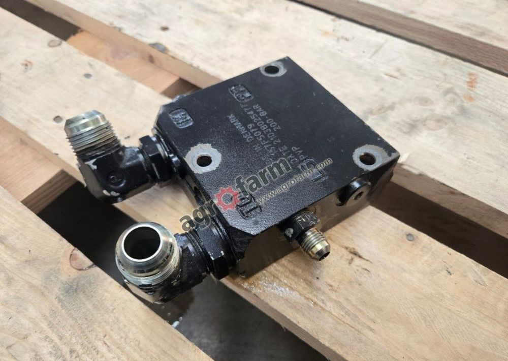 Pokrywa końcowa Valtra T170, T171, T140 - Idraulica: foto 1 Pokrywa końcowa Valtra T170, T171, T140 - Idraulica: foto 1