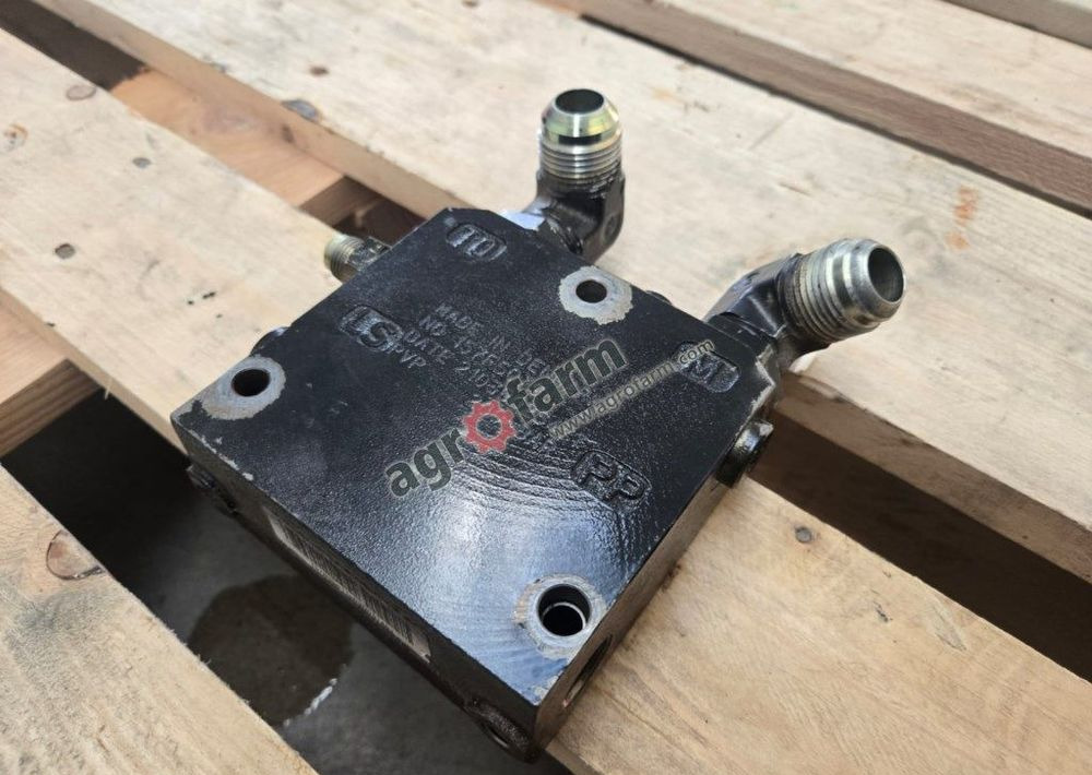 Pokrywa końcowa Valtra T170, T171, T140 - Idraulica: foto 2 Pokrywa końcowa Valtra T170, T171, T140 - Idraulica: foto 2