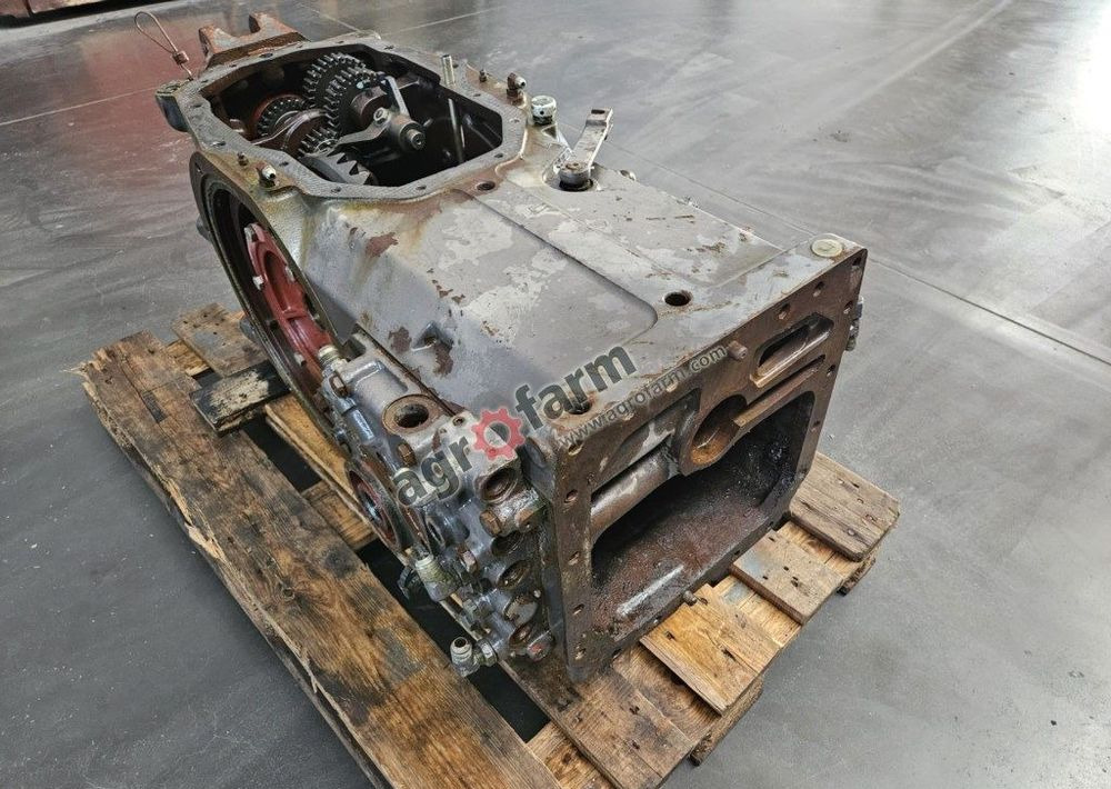 TYLNY MOST MASSEY FERGUSON 3070 3382213M4 - Cambio: foto 1 TYLNY MOST MASSEY FERGUSON 3070 3382213M4 - Cambio: foto 1