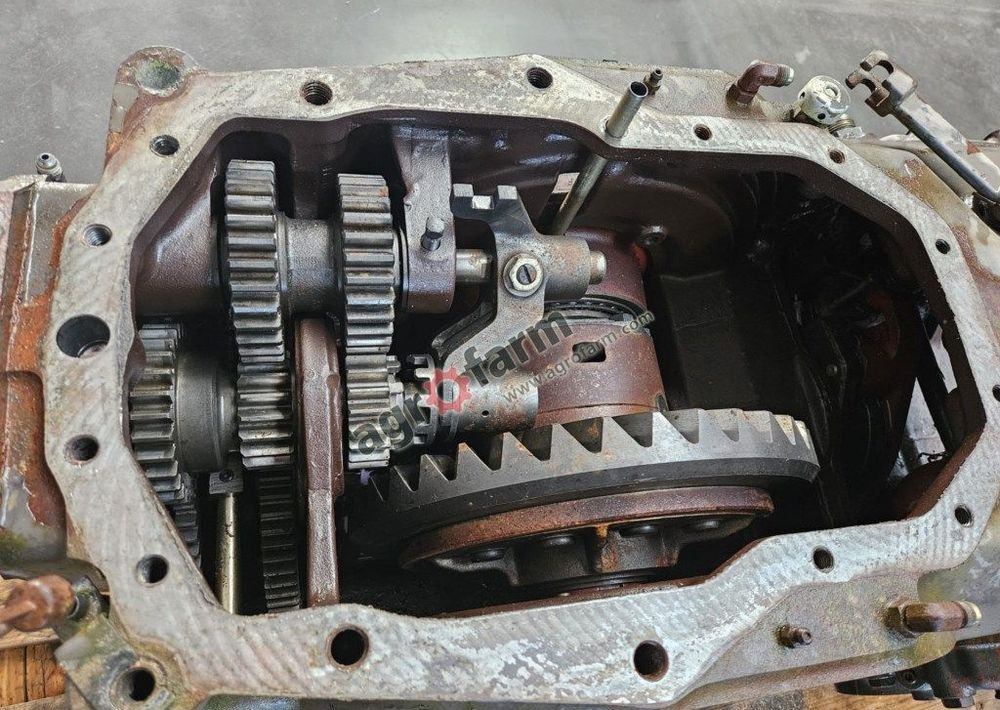 TYLNY MOST MASSEY FERGUSON 3070 3382213M4 - Cambio: foto 2 TYLNY MOST MASSEY FERGUSON 3070 3382213M4 - Cambio: foto 2