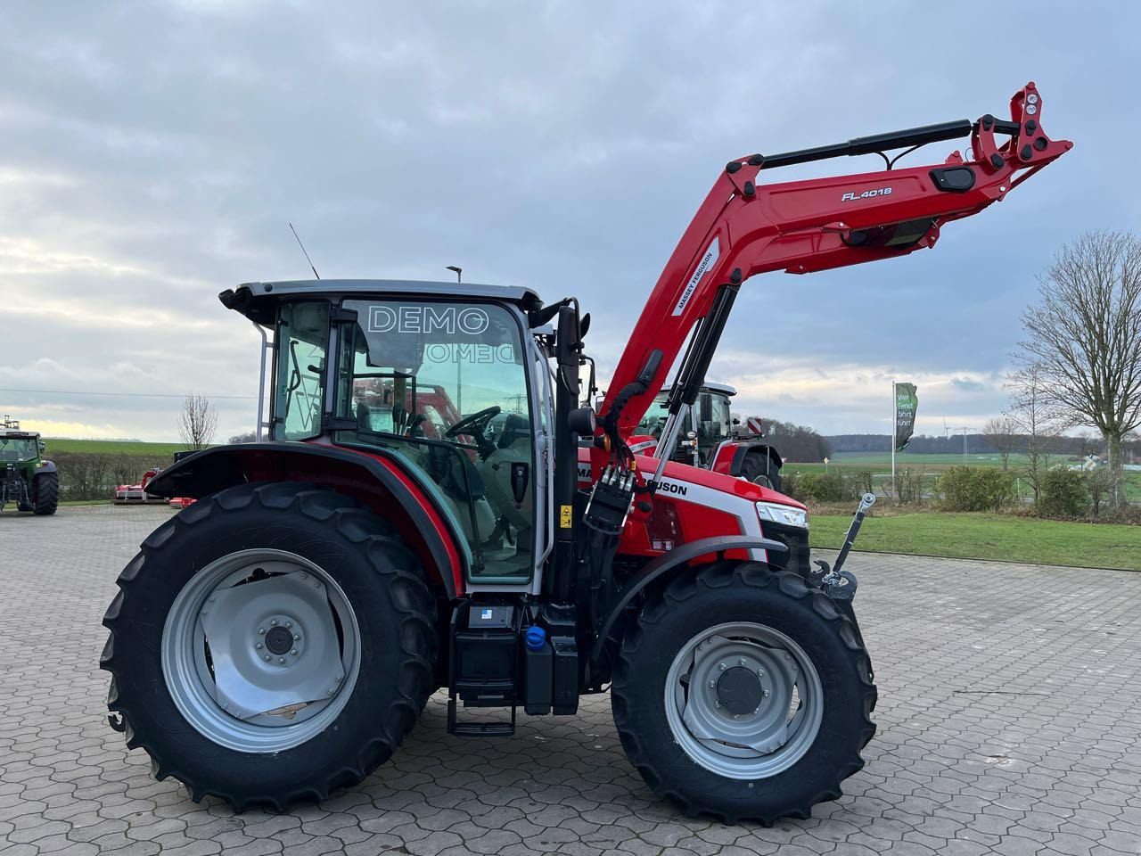 Massey Ferguson 5M.115 Dyna-4 Essential - Trattore: foto 2 Massey Ferguson 5M.115 Dyna-4 Essential - Trattore: foto 2