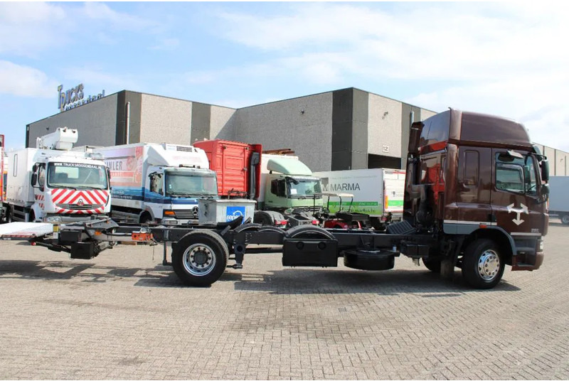 DAF CF 65 220 + lift + euro 5 - Autocarro telaio: foto 3 DAF CF 65 220 + lift + euro 5 - Autocarro telaio: foto 3