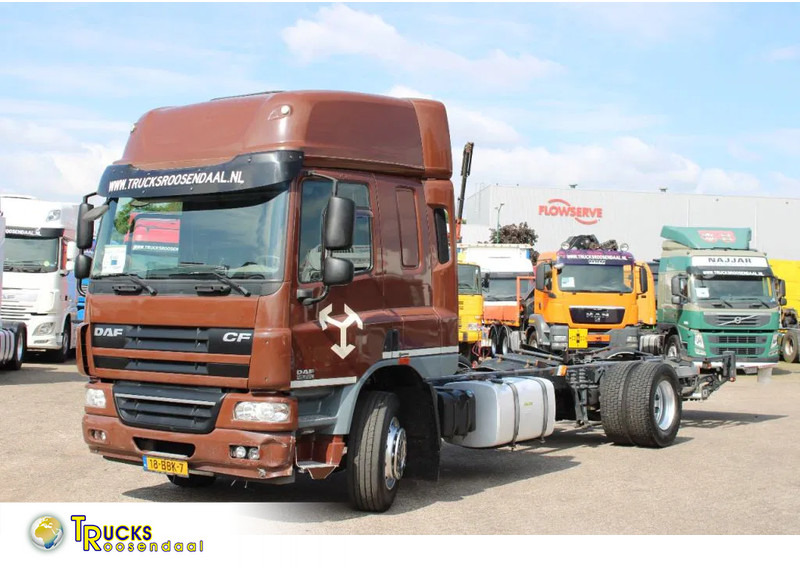 DAF CF 65 220 + lift + euro 5 - Autocarro telaio: foto 1 DAF CF 65 220 + lift + euro 5 - Autocarro telaio: foto 1